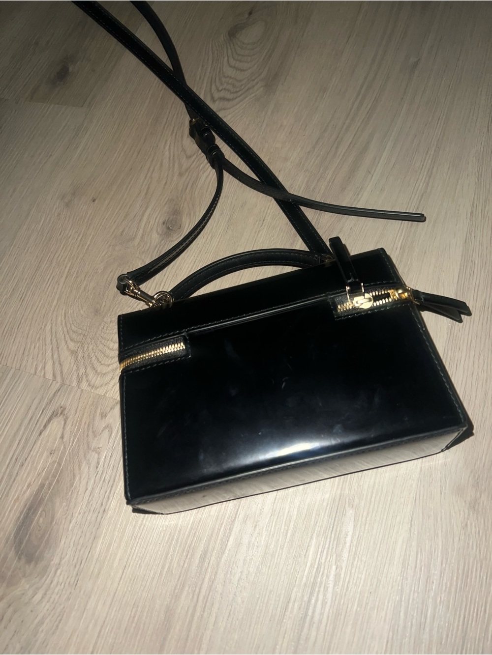 Tory Burch Emerson Smooth Vanity Black Top-Handle Box Bag - Picture 7 of 16